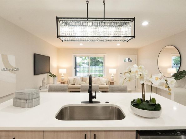 4932 NW 173rd Dr, Miami Gardens FL 33055