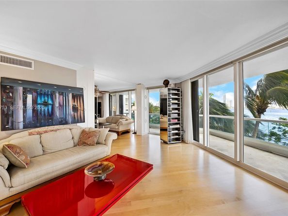 2600 Island Blvd 301, Aventura FL 33160