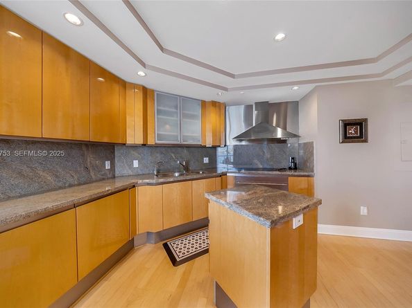 2600 Island Blvd 301, Aventura FL 33160