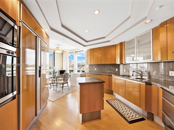 2600 Island Blvd 301, Aventura FL 33160