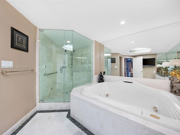 2600 Island Blvd 301, Aventura FL 33160