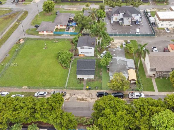 69 NW 5th St, Homestead FL 33030