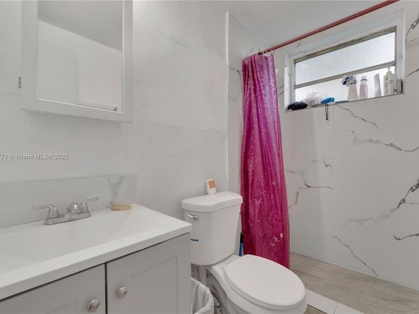 69 NW 5th St, Homestead FL 33030