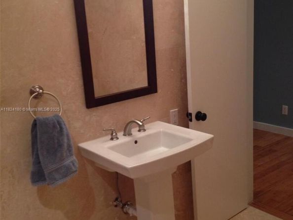 324 La Villa Dr, Miami Springs FL 33166