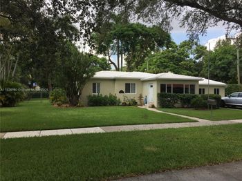 324 La Villa Dr