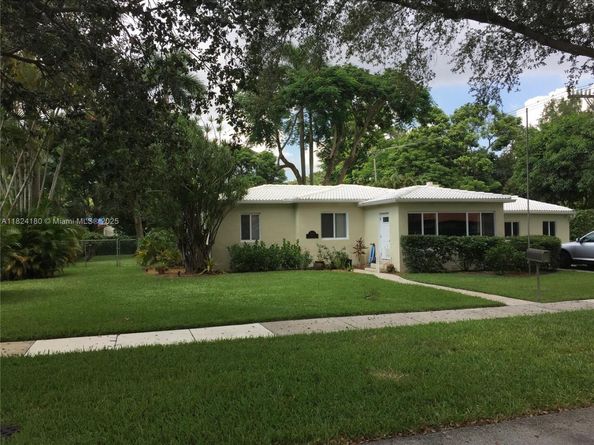 324 La Villa Dr, Miami Springs FL 33166