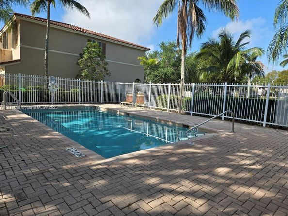 129 Riverwalk Cir 129, Sunrise FL 33326
