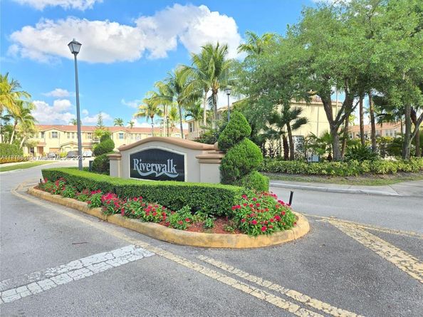 129 Riverwalk Cir 129, Sunrise FL 33326