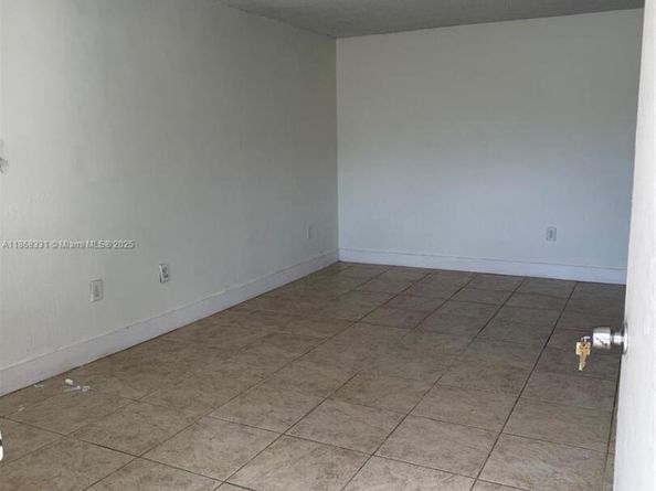 910 Michigan Ave 305, Miami Beach FL 33139