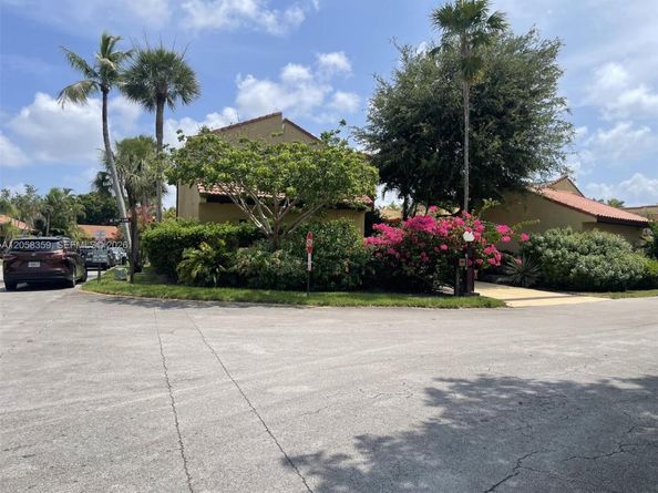 1066 NE 202nd Ln, Miami FL 33179