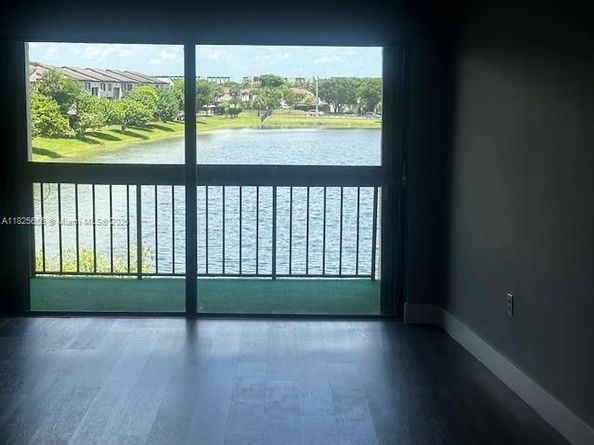 10288 NW 9th St Cir 306, Miami FL 33172