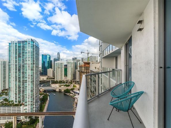 185 SW 7th St 3605, Miami FL 33130
