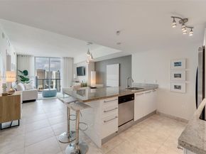 185 SW 7th St 3605, Miami FL 33130