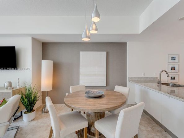 185 SW 7th St 3605, Miami FL 33130