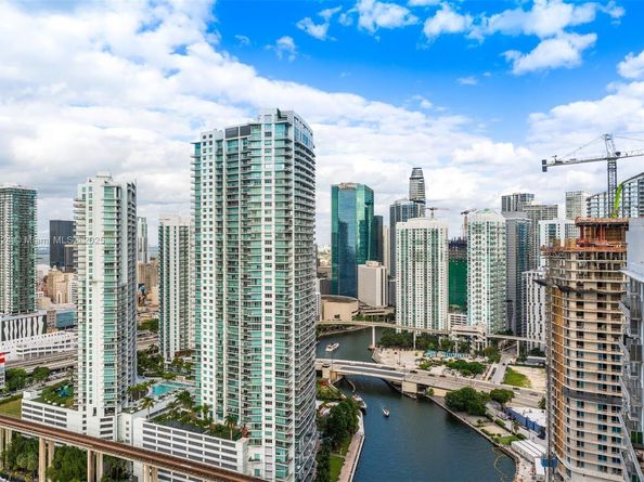 185 SW 7th St 3605, Miami FL 33130