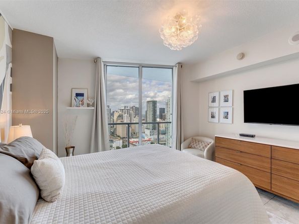 185 SW 7th St 3605, Miami FL 33130