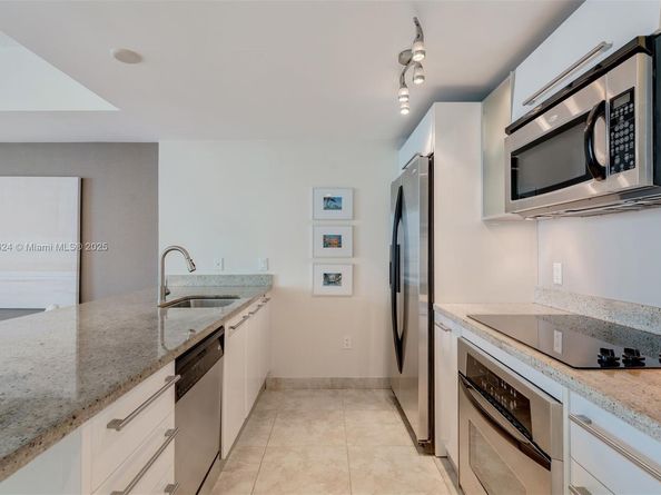 185 SW 7th St 3605, Miami FL 33130