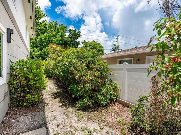 811 NW 3rd Ave, Fort Lauderdale FL 33311