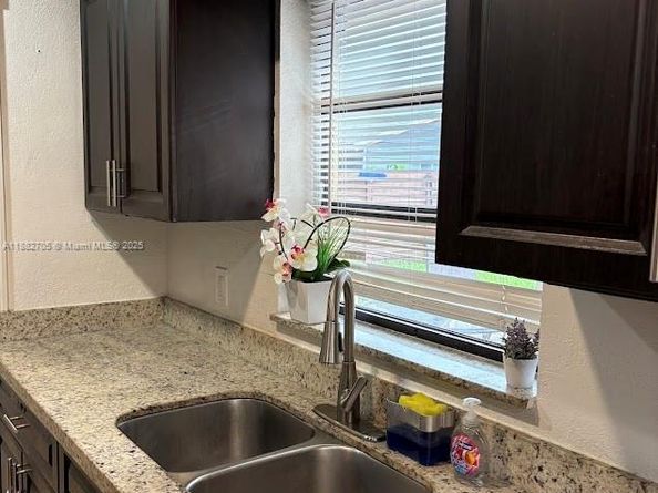548 SW 16th Ter, Homestead FL 33030