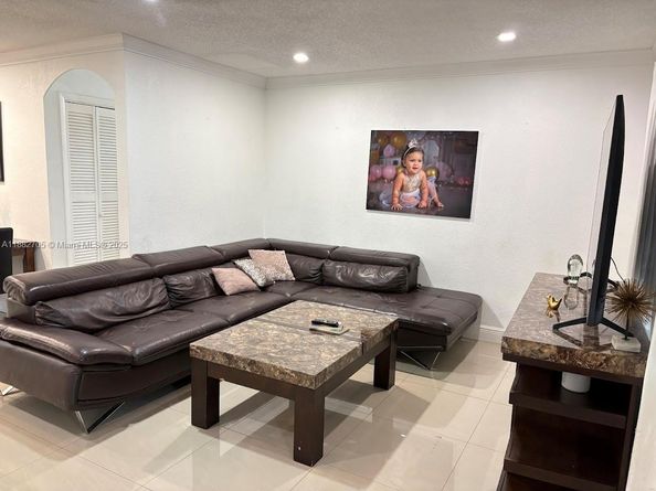 548 SW 16th Ter, Homestead FL 33030