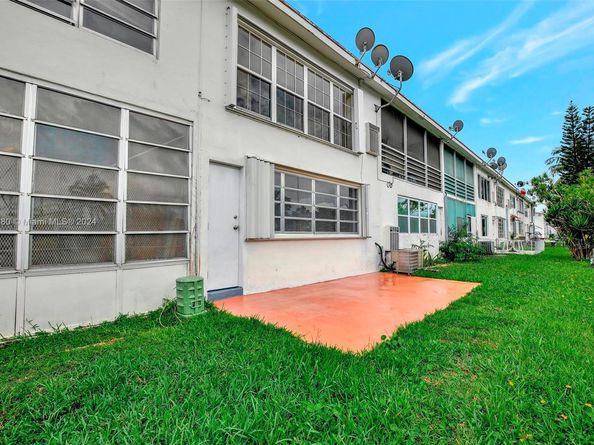 121 NE 204th St 9, Miami Gardens FL 33179