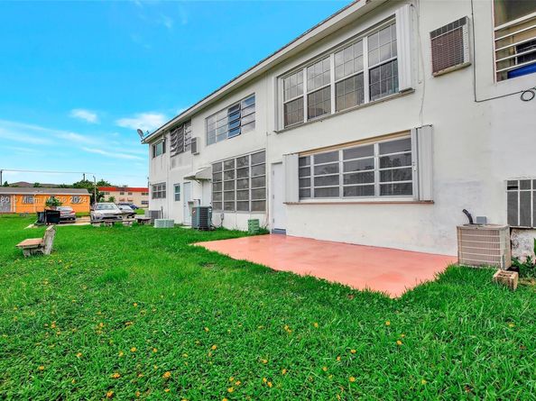 121 NE 204th St 9, Miami Gardens FL 33179