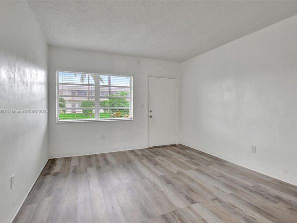 121 NE 204th St 9, Miami Gardens FL 33179