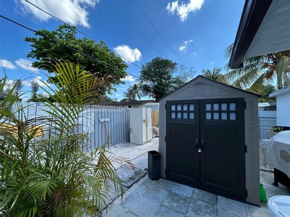 1941 NW 113th Ter, Miami FL 33167
