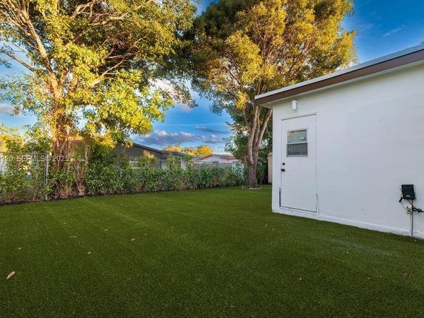 256 NW 78th Ter, Margate FL 33063