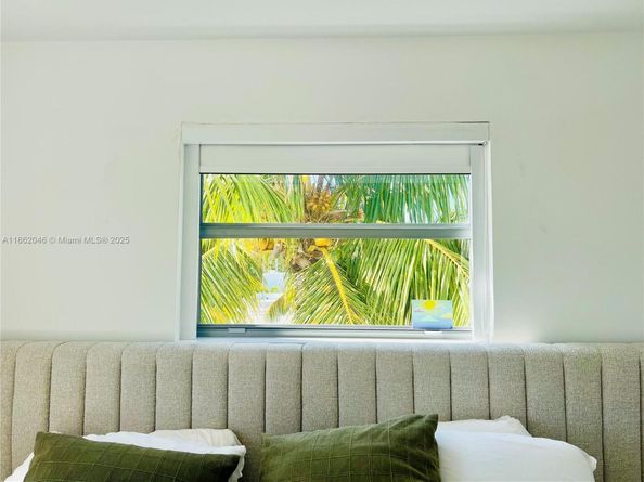 240 Collins Ave 4A, Miami Beach FL 33139