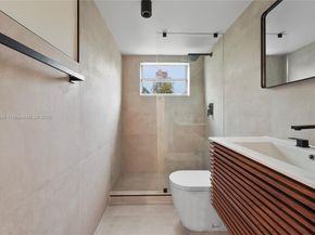 240 Collins Ave 4A, Miami Beach FL 33139