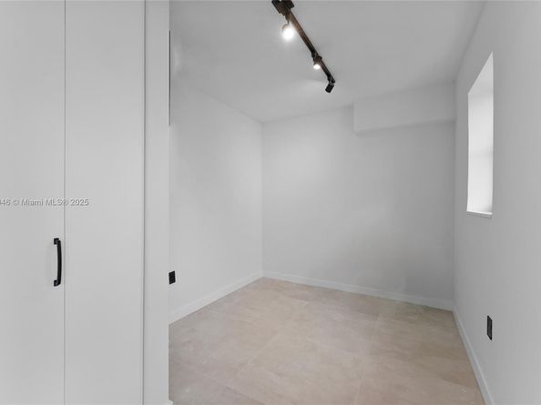 240 Collins Ave 4A, Miami Beach FL 33139