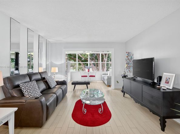 7817 Golf Cir Dr 305, Margate FL 33063