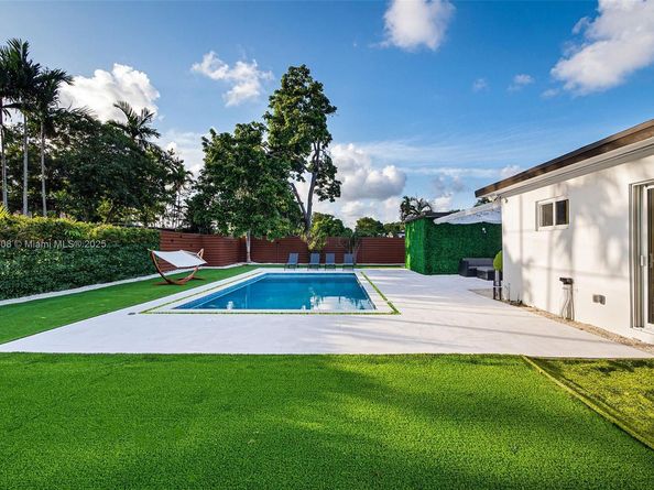 10658 NE 11th Ave, Miami Shores FL 33138