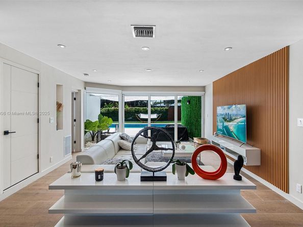 10658 NE 11th Ave, Miami Shores FL 33138