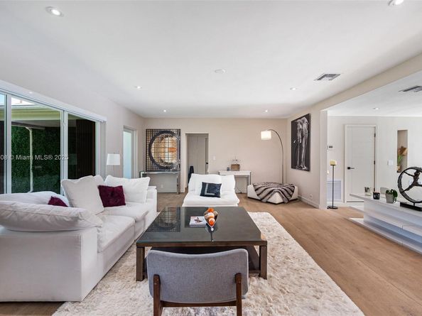 10658 NE 11th Ave, Miami Shores FL 33138