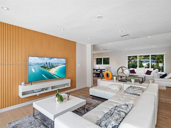 10658 NE 11th Ave, Miami Shores FL 33138