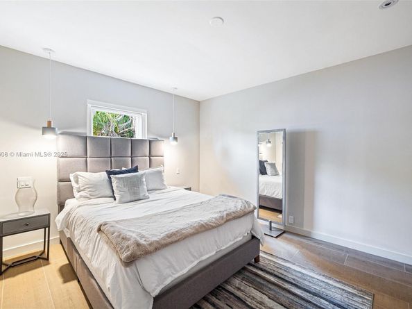 10658 NE 11th Ave, Miami Shores FL 33138