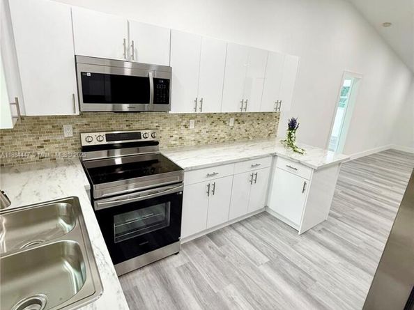 2850 NW 12th Ct, Fort Lauderdale FL 33311