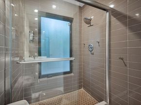 919 N Northlake Dr, Hollywood FL 33019