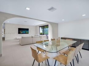 919 N Northlake Dr, Hollywood FL 33019