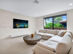 919 N Northlake Dr, Hollywood FL 33019