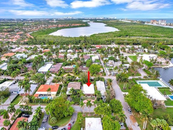919 N Northlake Dr, Hollywood FL 33019