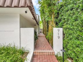 919 N Northlake Dr, Hollywood FL 33019