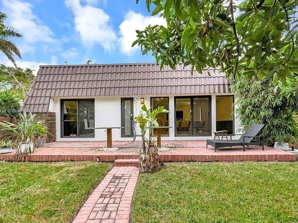 919 N Northlake Dr, Hollywood FL 33019