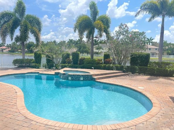 934 Gulfstream Ct, Weston FL 33327