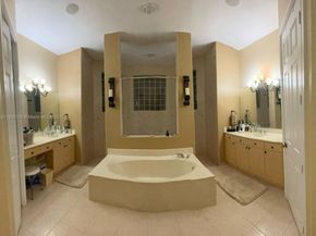 934 Gulfstream Ct, Weston FL 33327