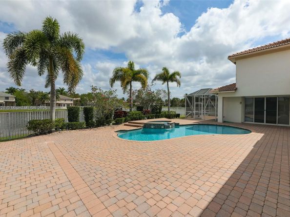 934 Gulfstream Ct, Weston FL 33327