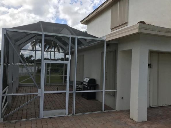 934 Gulfstream Ct, Weston FL 33327