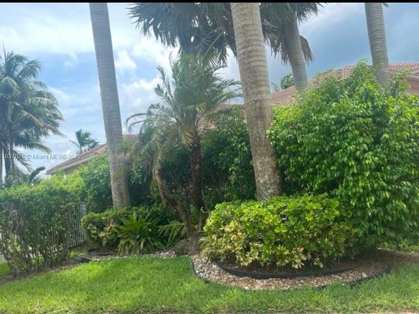 934 Gulfstream Ct, Weston FL 33327